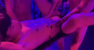 【Tearing_S】大屌夫夫双犬缠斗上集：两条大屌奴互相伺候主人，享受极致调教