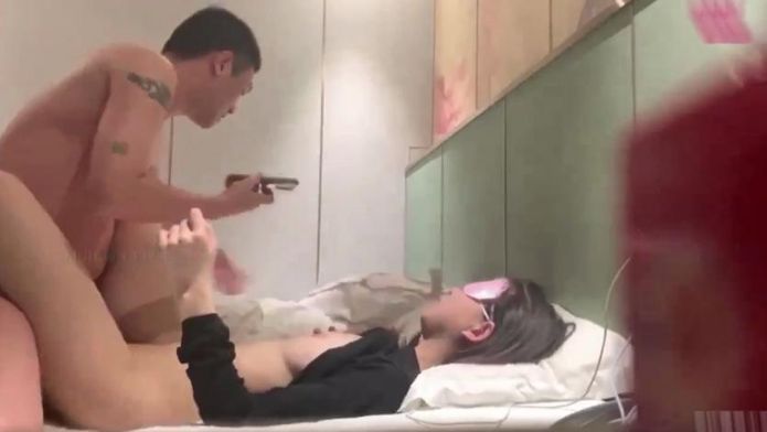玩弄大奶子骚女友