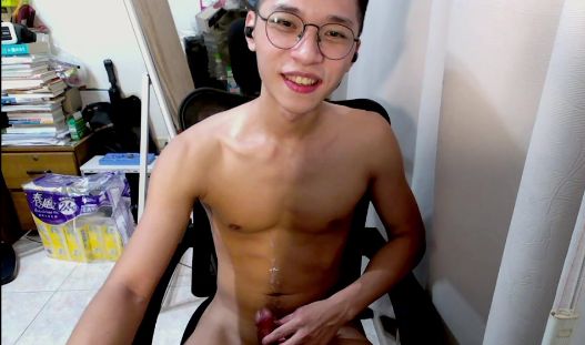 【小鐵】<推特完整無碼版> 小鐵尻大膽挑戰舔腋下，超級羞恥！