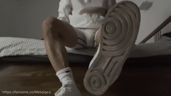 【韦斯】50 射在白袜上