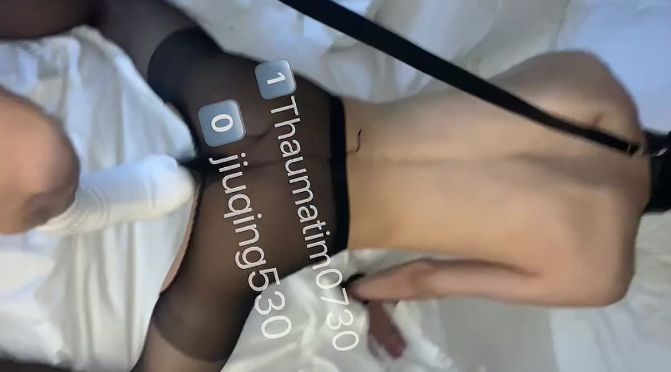 Densee森森-丝袜骚逼火力全开骚气十足