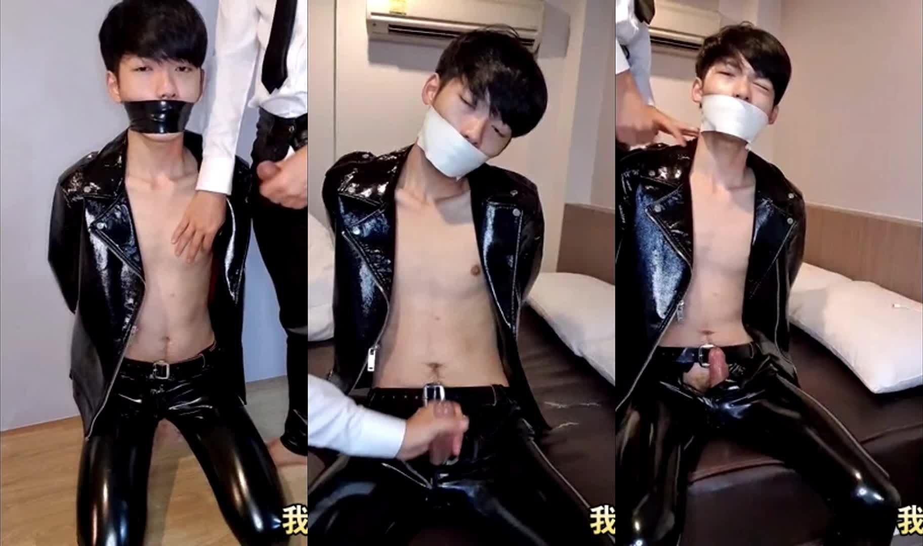 皮衣露脸这么艹 